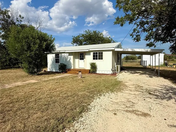 709 S 4th St, Bangs, TX 76823