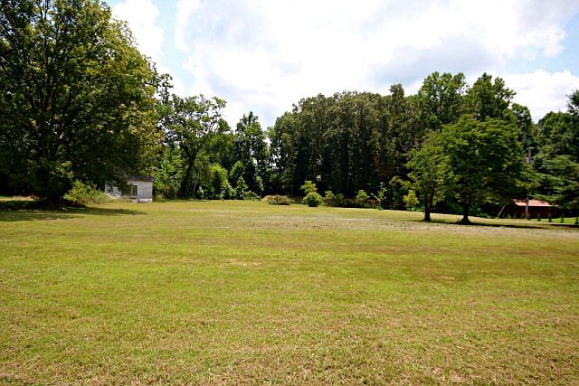 2nd image of 2218 Burgess Falls Rd