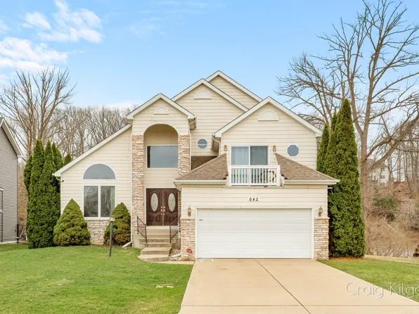 642 Swan River Dr, Benton Harbor, MI 49022
