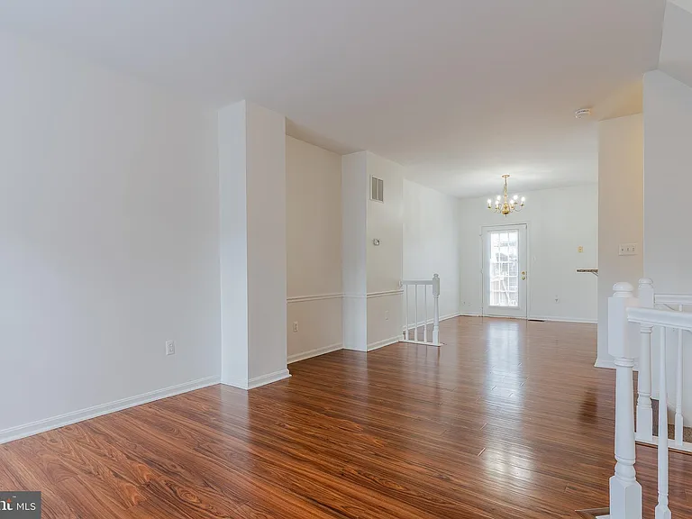 3290 Gina Pl — Photo 4
