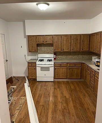 3rd image of 116 N Andre St