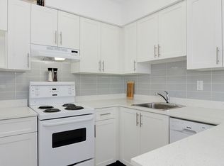 1952 Comox St #1102, Vancouver, BC V6G1R5