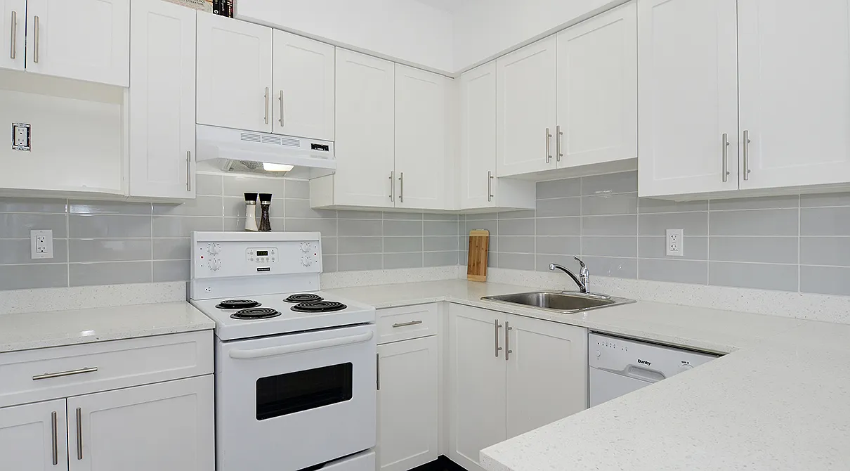 1952 Comox St #1102 photo 1