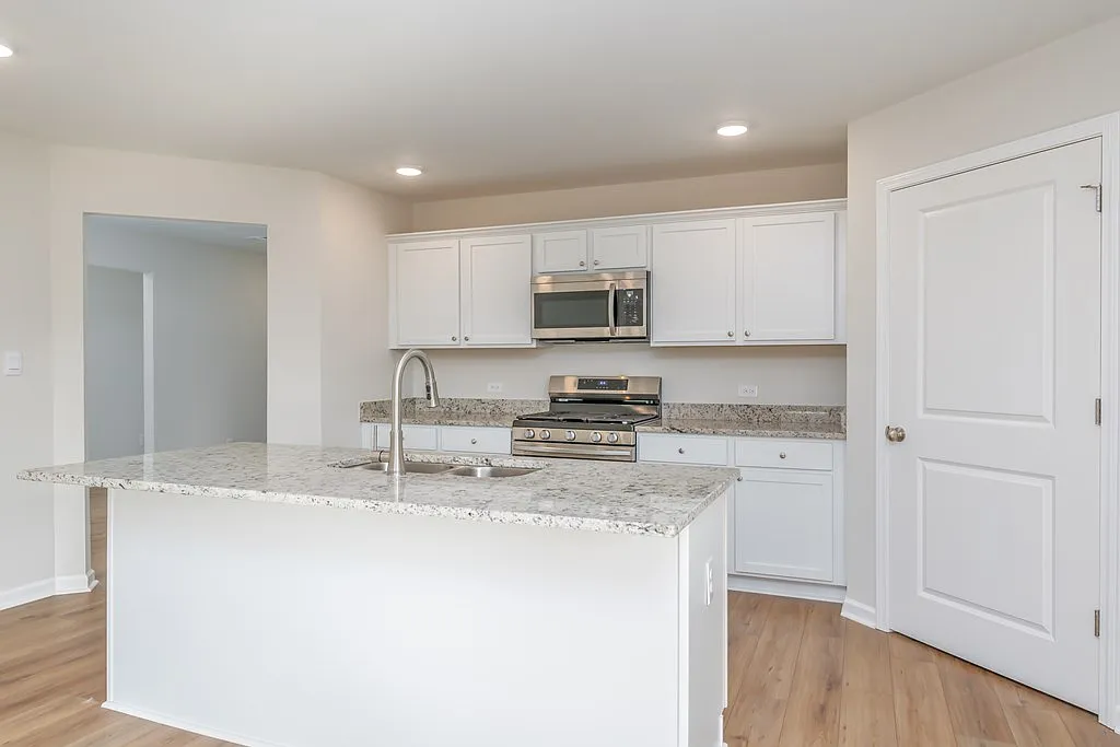 3 bed, 1799 sqft, $2,100 — Photo 4