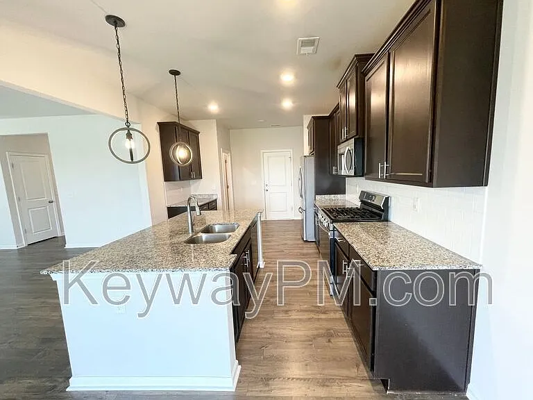 4136 Thimbleberry Dr — Photo 6