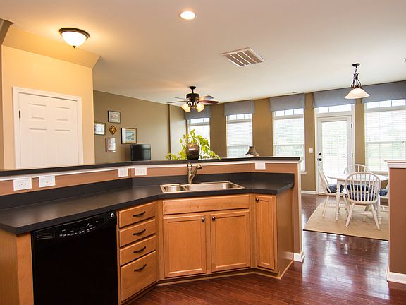 5th image of 9226 Lenox Pointe Dr