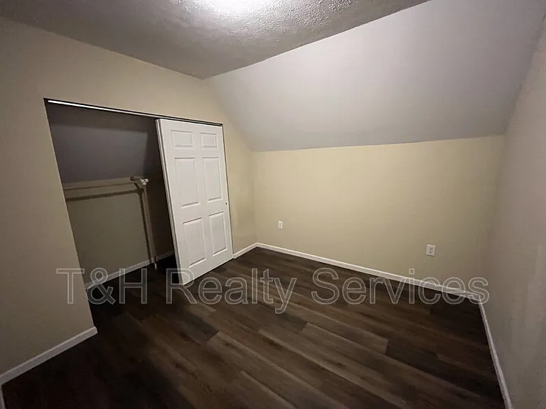 1551 W New York St — Photo 18