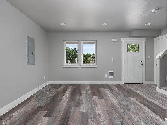 4th image of 646 SE Reef Ave