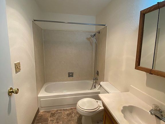 4th image of 830 Baird Ave #C