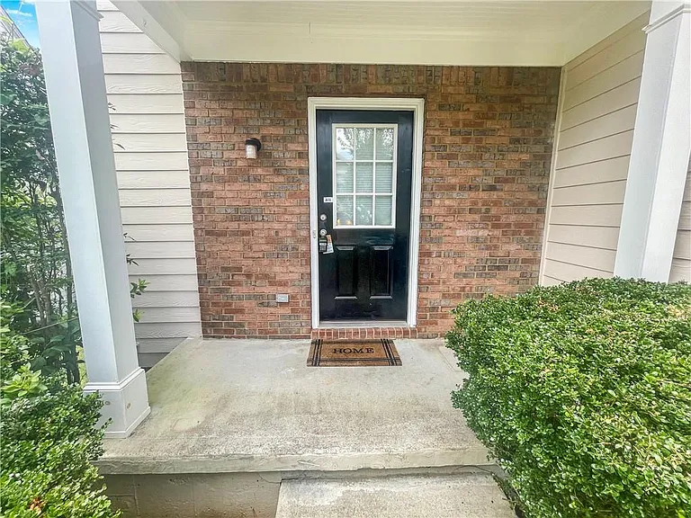 140 Calborne Ct — Photo 2