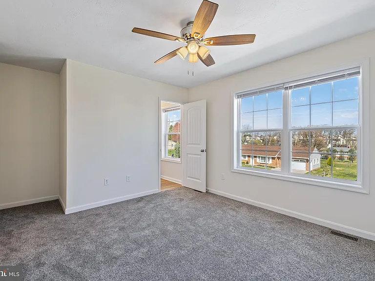 2091 Clinton Ave — Photo 13