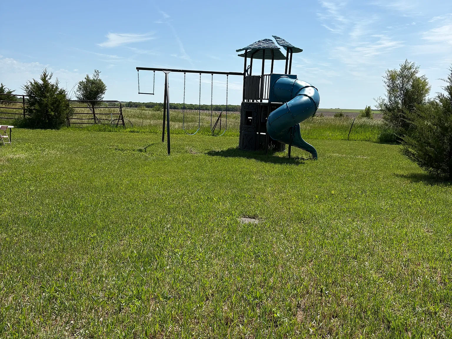 4 bed, 1000 sqft, $1,400 — Photo 1