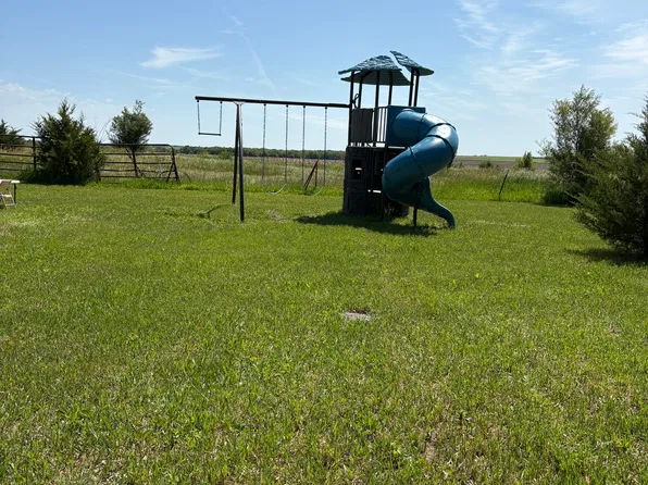 1466 Flag Rd, Abilene, KS 67410