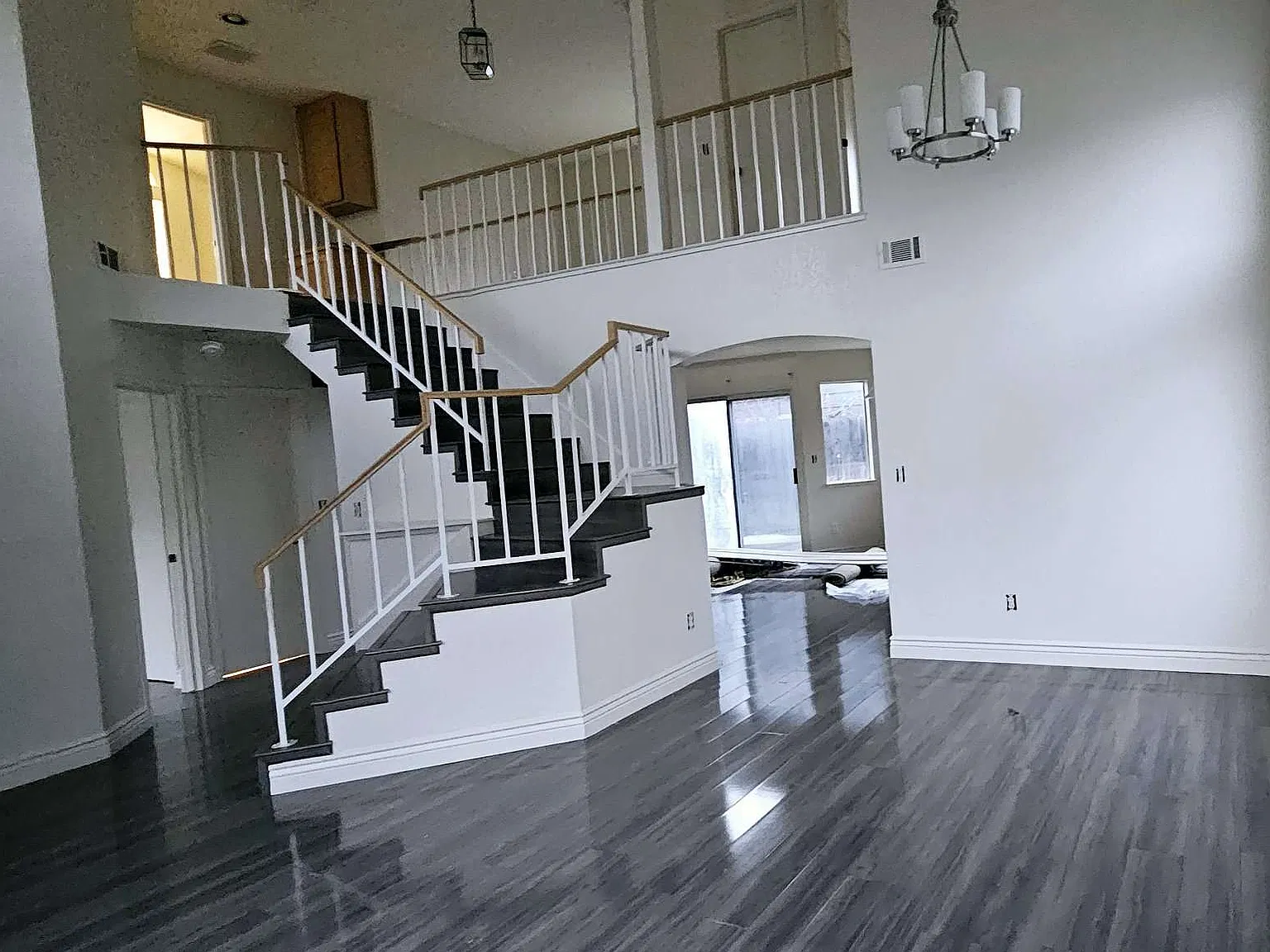 4 bed, 1746 sqft, $4,300 — Photo 2