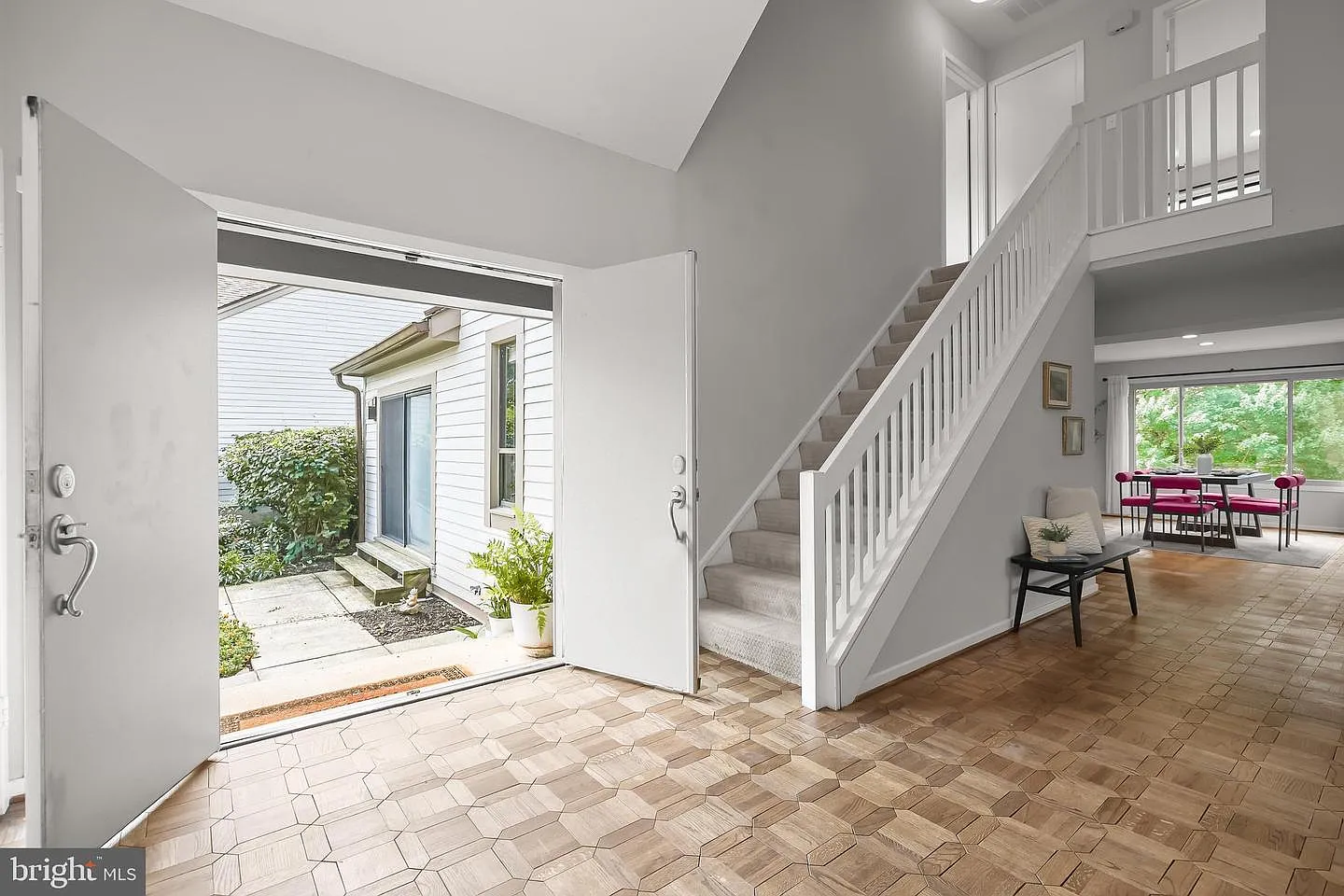 5 bed, 4.5 bath, 4624 sqft, $6,750 — Photo 2