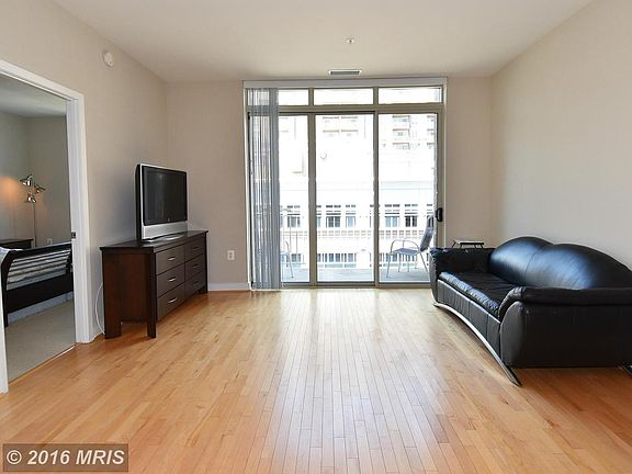 3rd image of 820 N Pollard St APT 901
