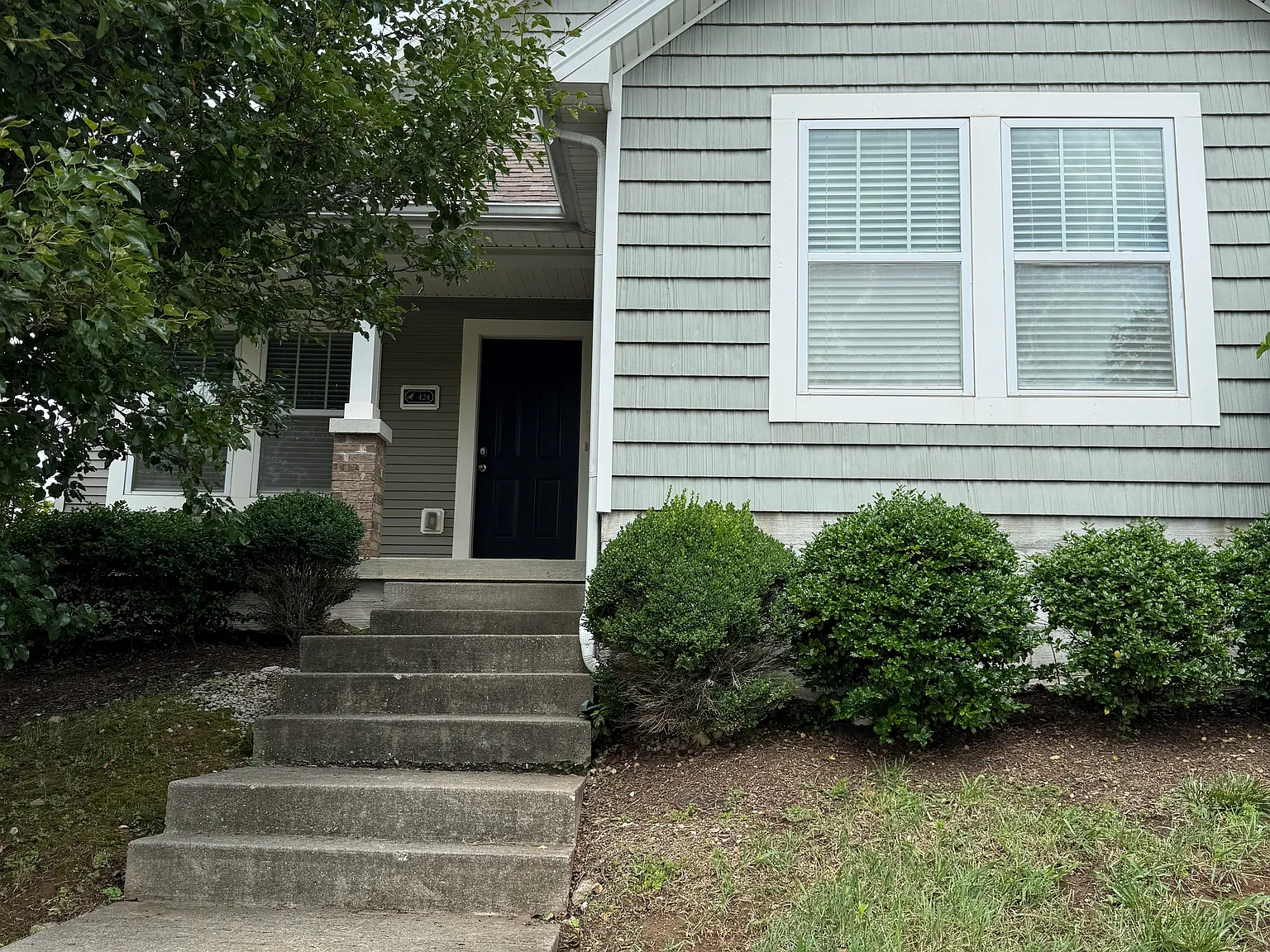 3 bed, 1262 sqft, $2,100 — Photo 1
