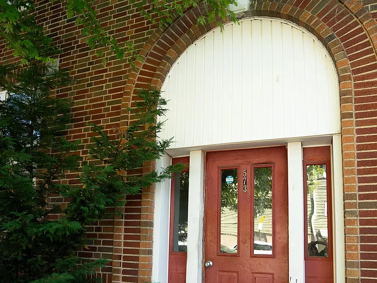 573 Avenue E — Photo 8