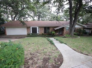 212 Ridgecrest Dr, Hurst, TX 76053