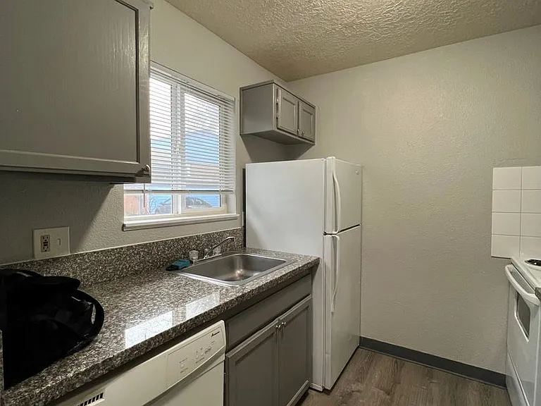 Powell Butte Townhomes — Photo 34