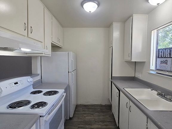 3rd image of 1221 N Peach Ave APT 160