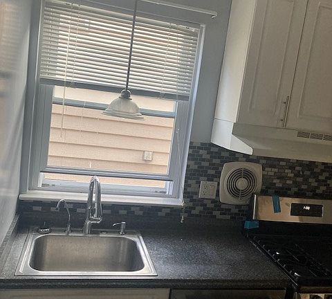 5th image of 5912 Tyndall Ave Unit 1