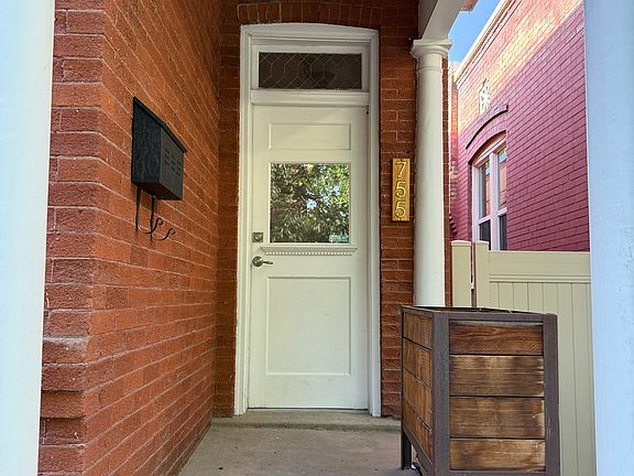4th image of 755 E Linden Ave