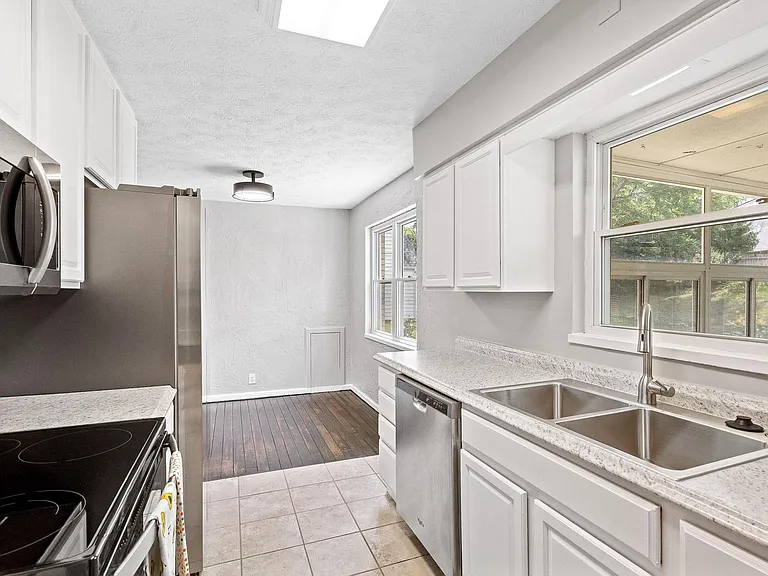 110 S Bromfield Rd — Photo 11