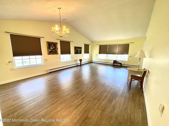4th image of 15 Narberth Way