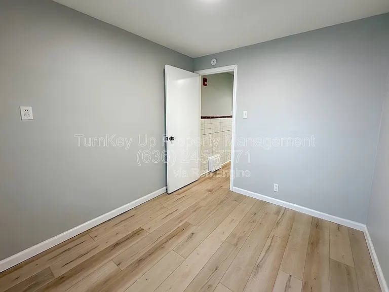 7724 Monroe Dr — Photo 12