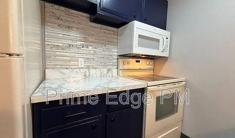 1109 N 28th St #10 — Photo 12