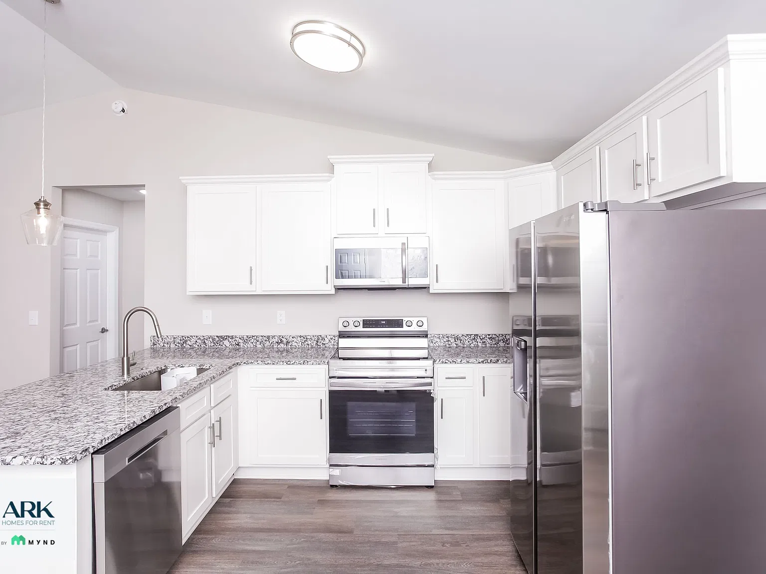 3 bed, 2.0 bath, 1320 sqft, $1,745 — Photo 4