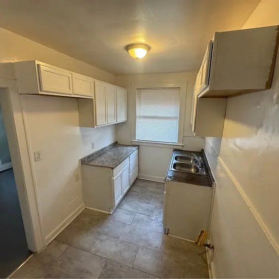 Kitchen - 6405 Tuxedo St #2