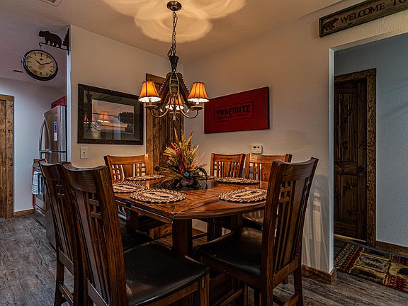 3rd image of 2906 Vineyards Pkwy #1-4