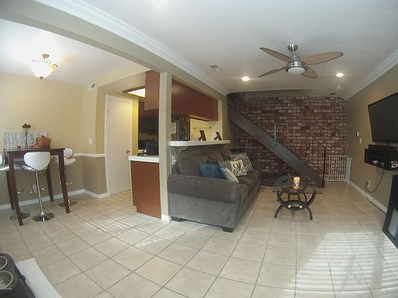 3rd image of 2009 N Calle La Sombra #2