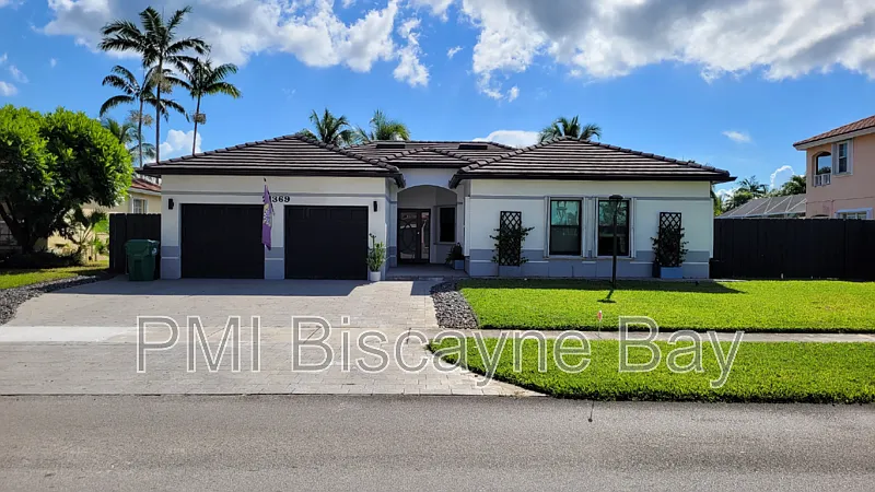 4 bed, 2.0 bath, 2484 sqft, $4,600 — Photo 2