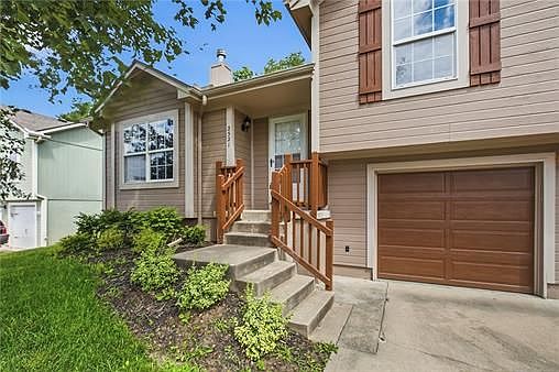 3rd image of 2521 NW Richard Dr