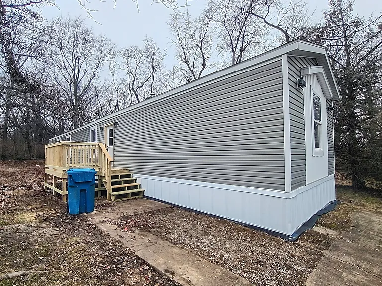 100 Deerwood Dr — Photo 2