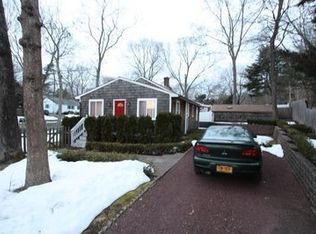 230 Lakeside Trl, Ridge, NY 11961
