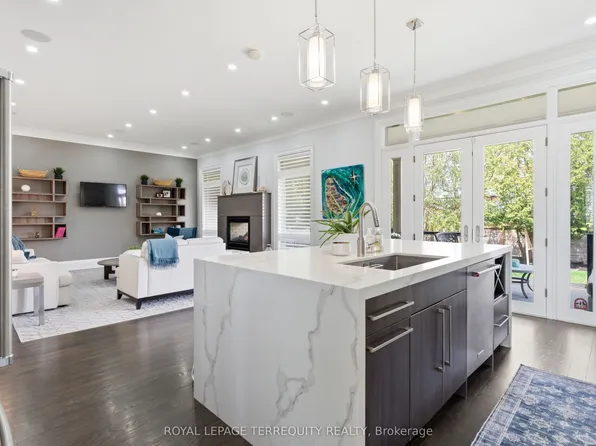 130 Edgecroft Rd, Toronto, ON M8Z 2C3