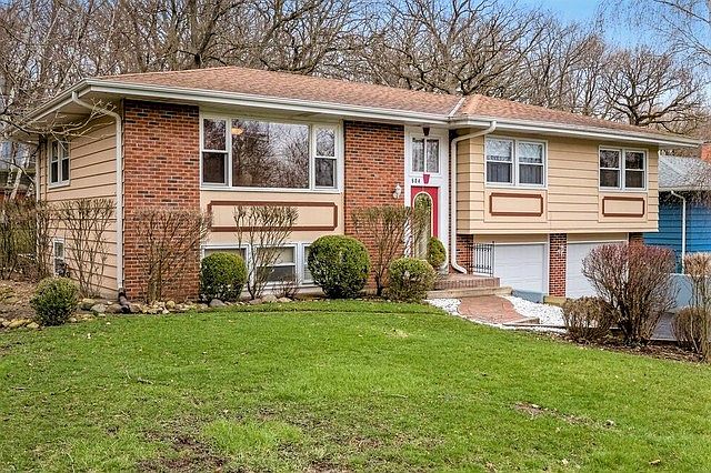 1st image of 604 Hawthorne Ln