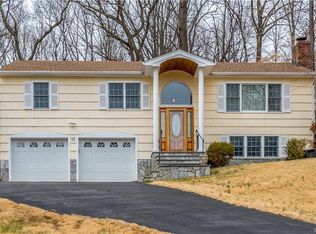 33 Wayfaring Rd, Norwalk, CT 06851