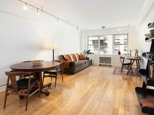 310 E 49th St APT 8D, Manhattan, NY 10017