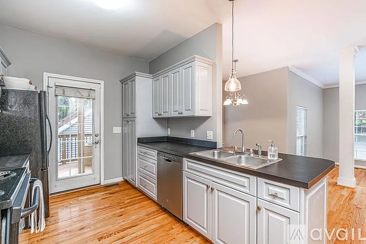 520 Summerlea Dr — Photo 11