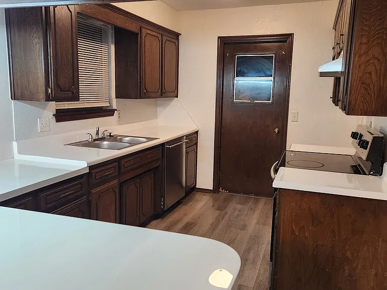 216 Klondike Dr — Photo 8