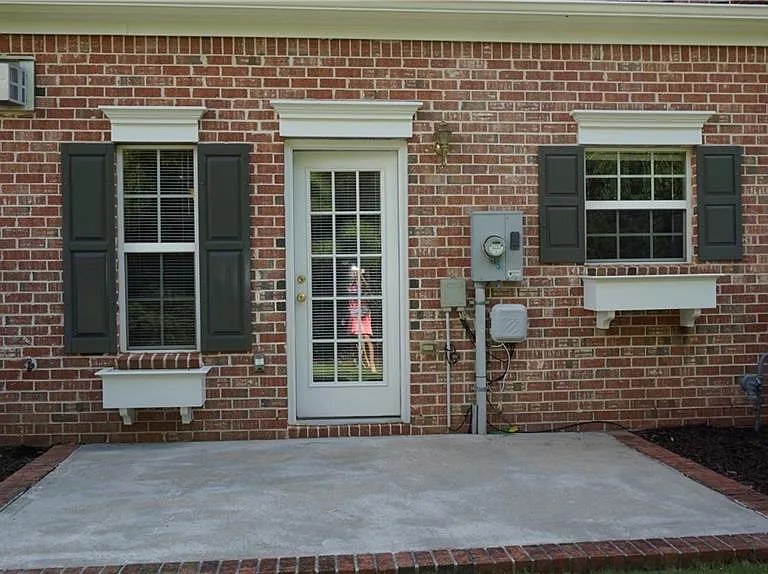 5682 Lawley Dr — Photo 3
