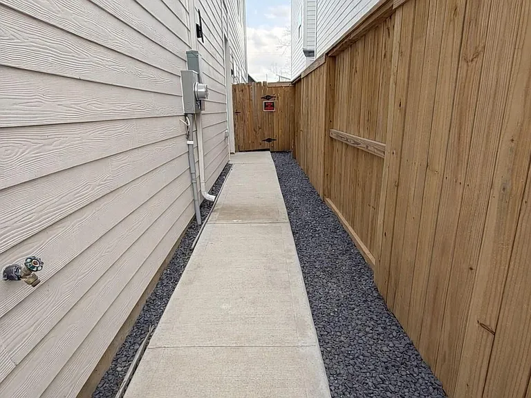 6733 Peerless St — Photo 23