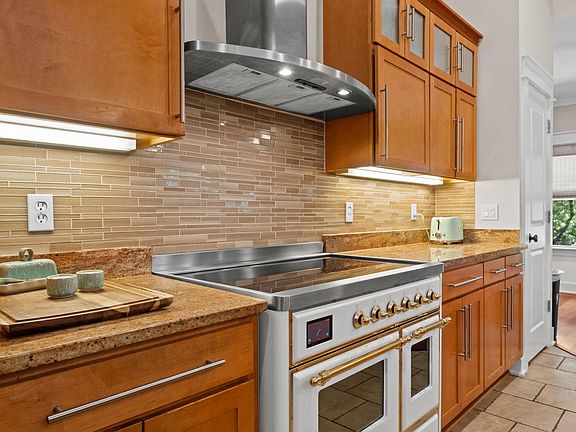 4th image of 364 Amelia Ln