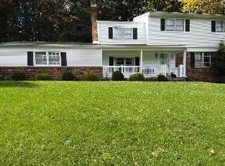 29 Stone Fence Rd, Oakland, NJ 07436