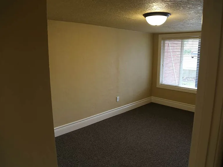 685 SE Vera Ave — Photo 12